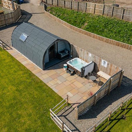Thistle Pod Farm Stay With Hottub Sleeps 2 Galston  Eksteriør billede