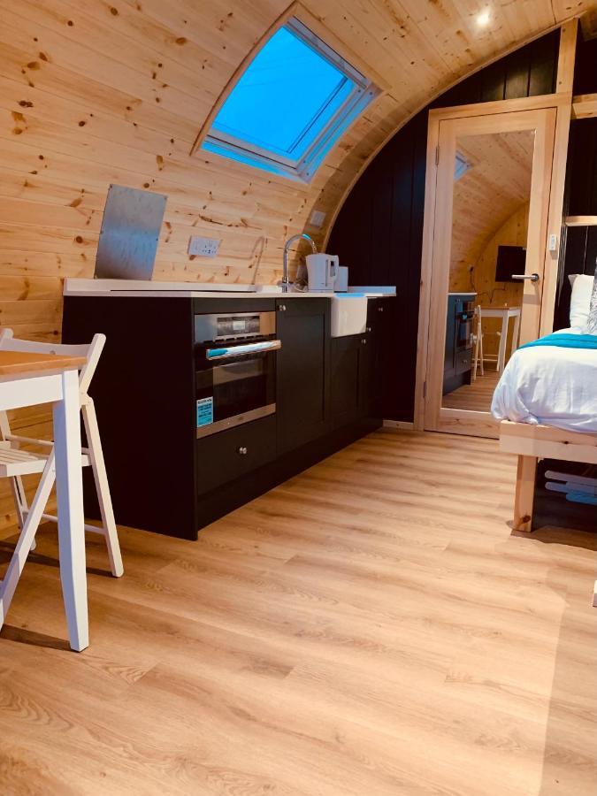 Thistle Pod Farm Stay With Hottub Sleeps 2 Galston  Eksteriør billede